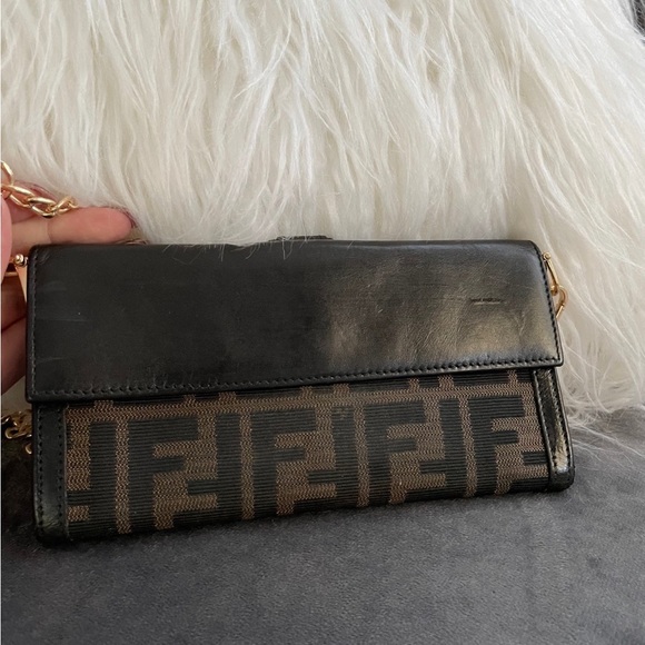Fendi Wallet on Chain - Picture 4 of 14